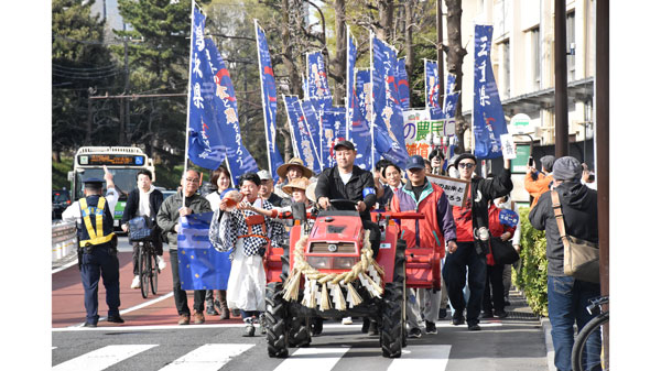 写真は3月30日に東京都内で行われた「令和の百姓一揆」
