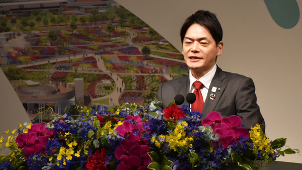 山中竹春横浜市長