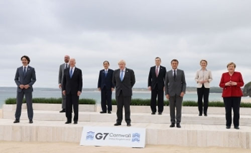 G7首脳との集合写真：外務省ホームページより