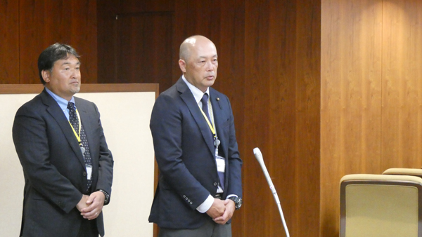 要請後に質問に応える