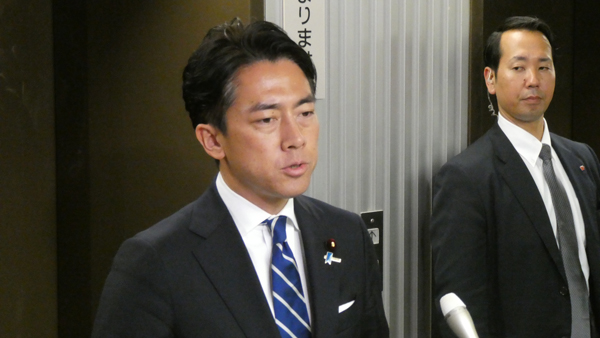 質問質問に答える小泉農水大臣