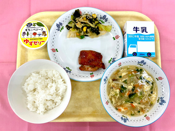 1月16日に、市立鶴間小学校で試行的に提供した給食