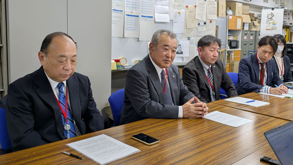 齋藤会長（左から2人目）