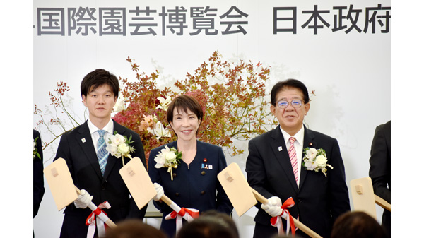 鈴木農相（左）高市首相、金子国交相