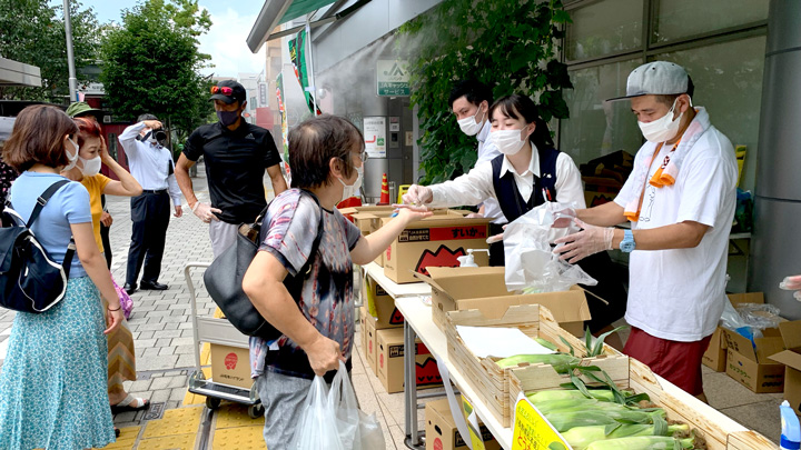 連携を深める友好組合の農産物販売