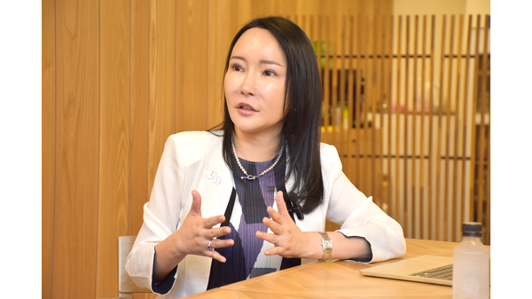 ヘッドライン【野沢校正済】〈画像　写真〉（北）堤未果氏インタビュー(2).jpg