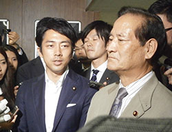 西川農林水産戦略調査会長（右）と小泉農林部会長