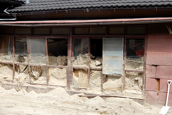 西日本豪雨被災地ルポ_土砂の民家