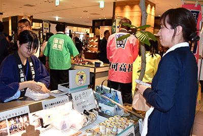 賑わう全国農業高校収穫祭