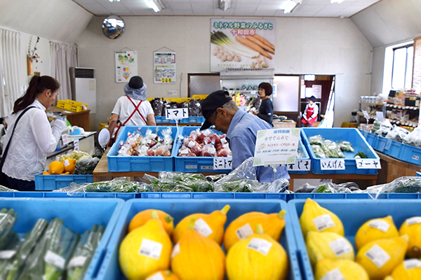 ＪＡ十和田おいらせ直売所　十和田やさい館の店内の様子