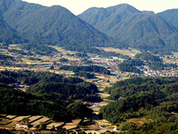 女性と子どもが増えている島根県邑南町の遠景