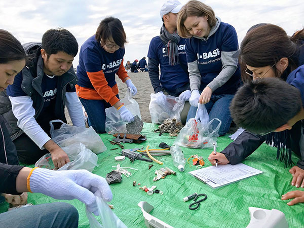 茅ヶ崎サザンビーチで行われたクリーンアップ活動