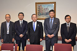新執行体制・左から阪本専務理事、小池副会長、西本会長、栗田副会長、谷副会長