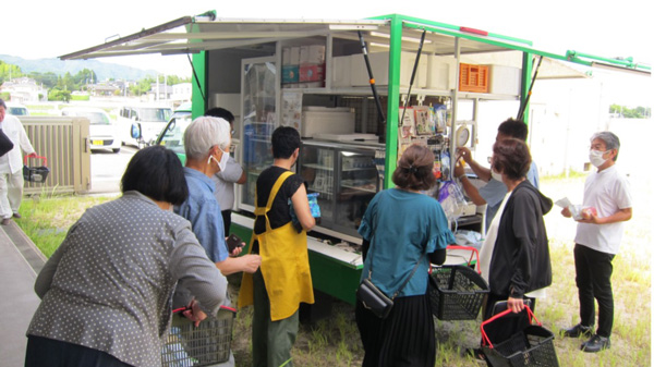 グリーンコープ生活協同組合ふくおかが運営する「みんなのお店元気カー」