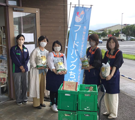 食品は仕分けた後にフードバンクへ寄贈