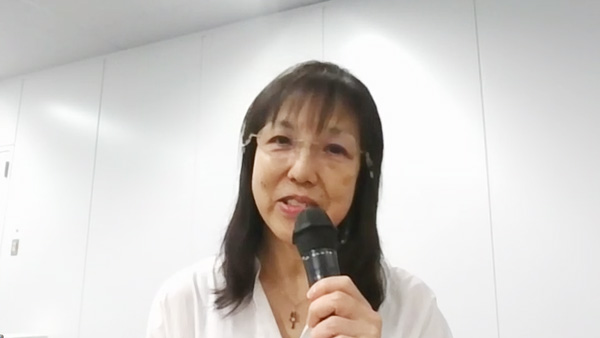 講演する近本さん