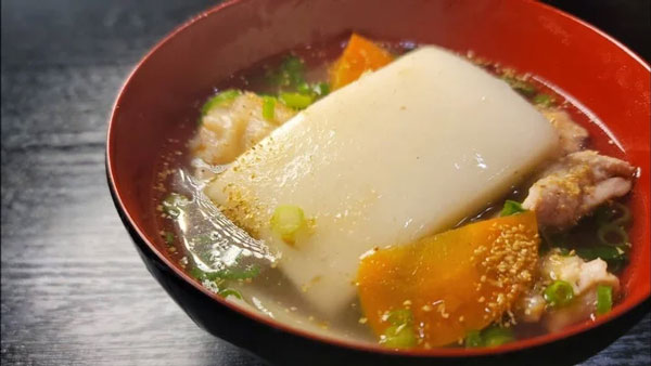 リュウジさん考案「サトウの切り餅パリッとスリット」を使った「塩雑煮」