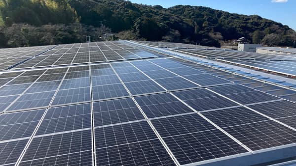 「サステナビリティページ」刷新　太陽光パネル稼働で年間370tのCO2削減　サラダクラブ.jpg