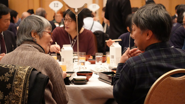 リラックスして交流する参加者（パルシステム東京）