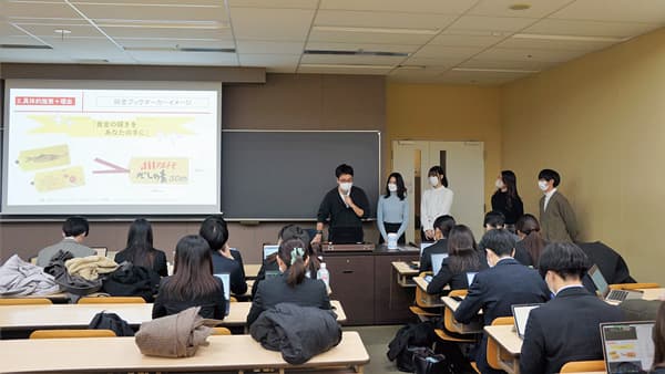 報告会の様子