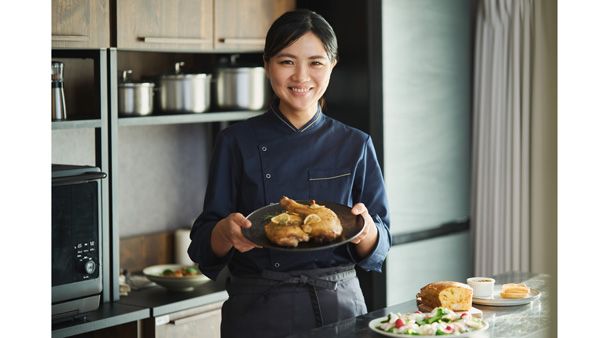 あやシェフとコラボ 国産丸鶏1羽使用のクリスマスレシピ公開 生活クラブ.jpg