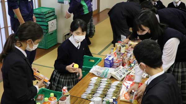 伊勢崎市の中等教育学校で合同フードドライブ寄贈式を開催　パルシステム群馬