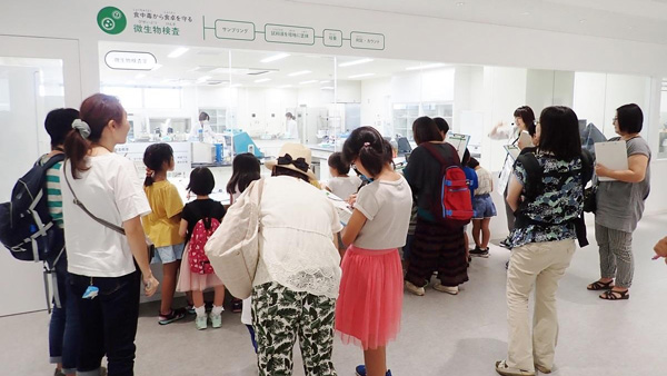 糖度測定など体験プログラムも好評