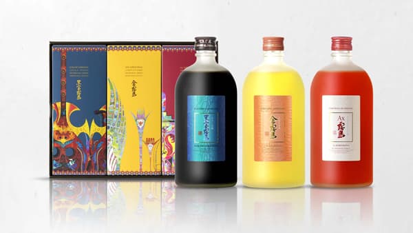 リニューアルした「健麗酒シリーズ」の『チャーガ酒「黒宝霧島」』『冬蟲夏草酒「金霧島」』『アスタキサンチン酒「Ax霧島」』（左から）