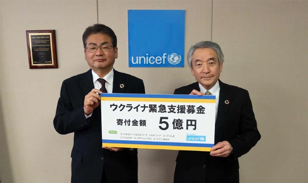 日本ユニセフ協会早見専務理事（右）とコープデリ連合会土屋理事長