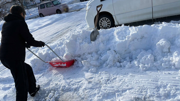 農家のオフシーズンに「シェアリングエコノミー」事業を活用　青森県で「雪かき」サービス開始