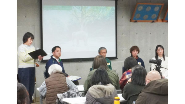 登壇した村田さん（中央）伊藤さん（右から2番目）河瀬さん（右端）