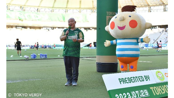 試合開始前にコープみらいの熊﨑理事長があいさつ