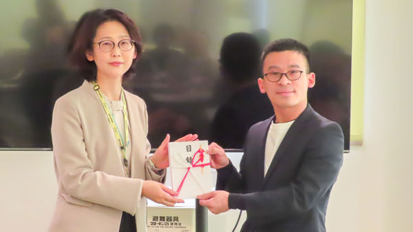 贈呈式のようす