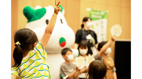 毎回盛況となる「こんせんくん」とのじゃんけん大会