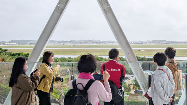 嘉手納基地を一望できる展望台