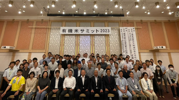「庄内協同ファーム」で開かれた「有機米サミット」の会場（山形県鶴岡市）