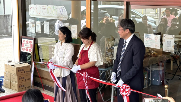 「cafeつむぎのおか」のオープニングセレモニー