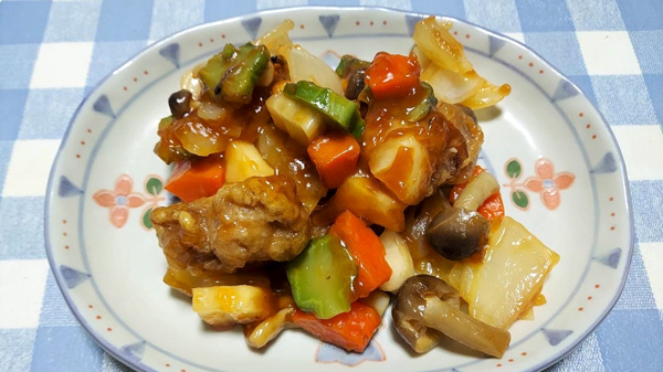 優秀賞の「糖しぼり大根と唐揚げの酢豚風」（「ぶたぬきくん」さん）