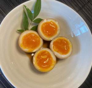 「あらん」は加熱すると卵黄の色が生卵の時とより2倍濃く、鮮やかな黄色になる