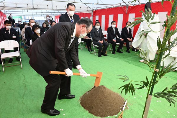 酒田市の丸山市長による鍬入れの儀