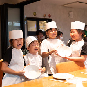 「#ごちそう写まチャレンジ」体験イベントに参加する子どもたち