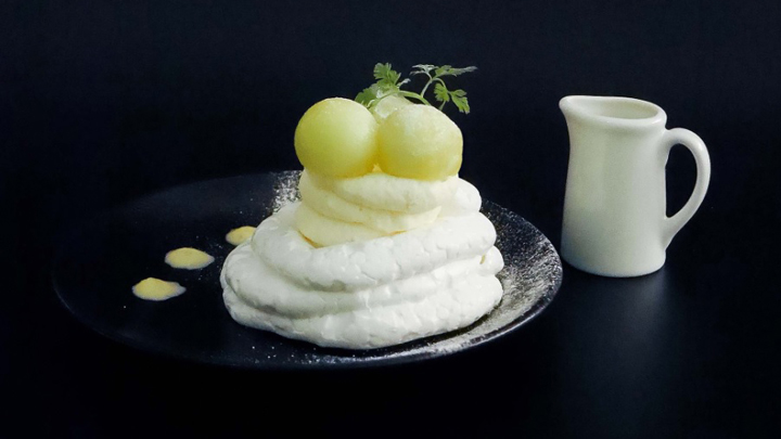 津軽・岩木山に見立てたバレンタインスイーツ　期間限定で販売　果房メロン