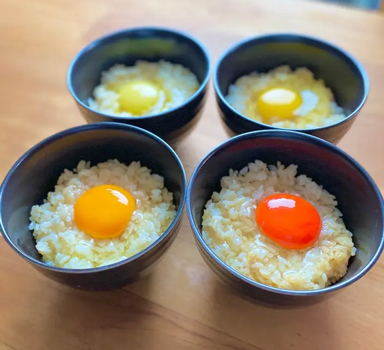 味、色、香りも様々な絶品たまごを販売