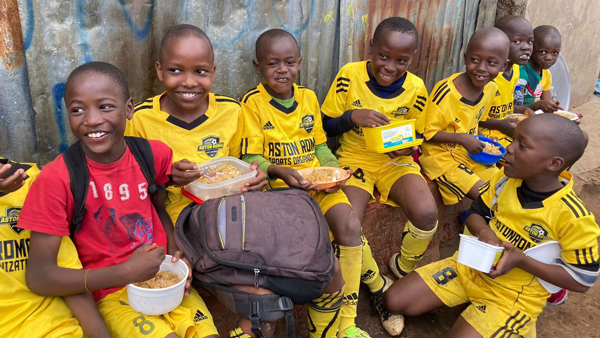 「キベラA-GOALリーグ」に出場する子どもたち