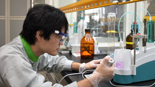 当社のオリーブオイル理化学分析風景