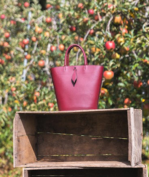 「りんごレザー」のトートバッグ