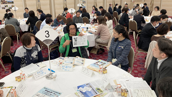 クイズやビンゴゲームで盛り上がる会場（パルシステム茨城 栃木）