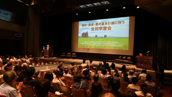 22日に都内で行われた「食料・農業・農村基本法改正に伴う合同学習会」