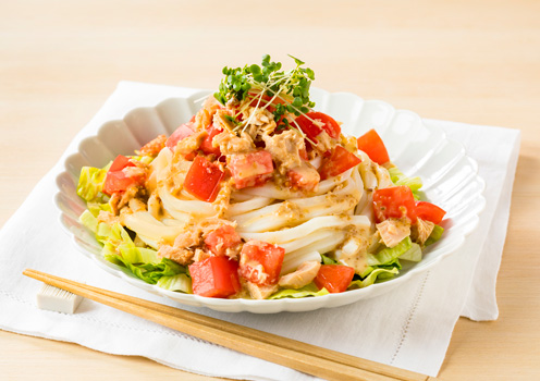 メニュー例：トマトとツナのサラダうどん（「薬味ポン酢味」使用）