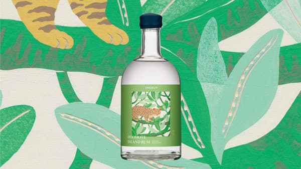 西表島の黒糖を使った「IRIOMOTE ISLAND RUM」
